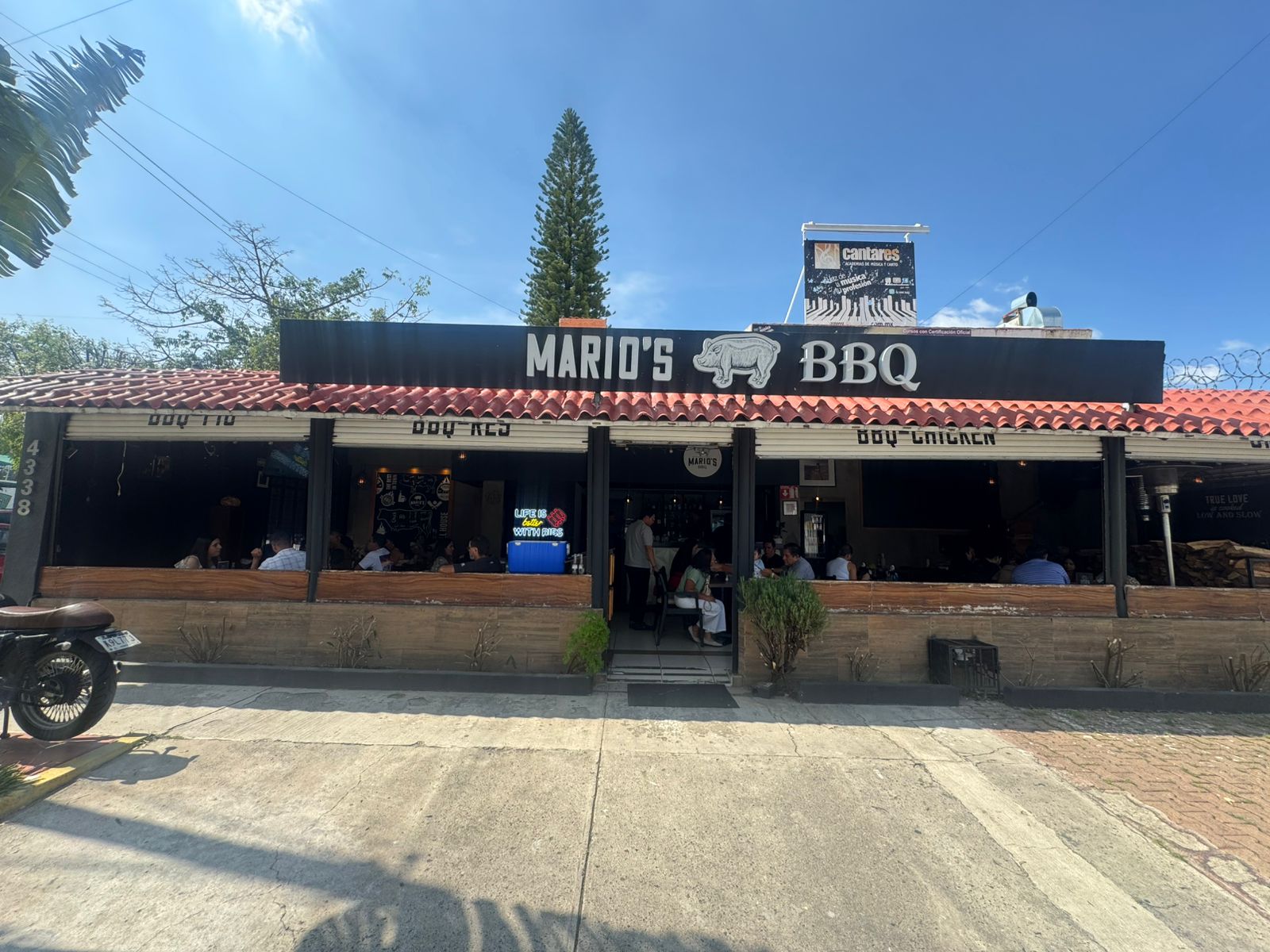 Mario's BBQ Exterior